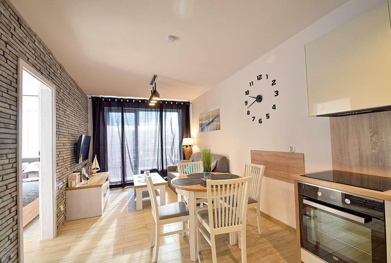 Apartament Oliwka Z Prywatnym Miejscem Postojowym Колобжег Экстерьер фото